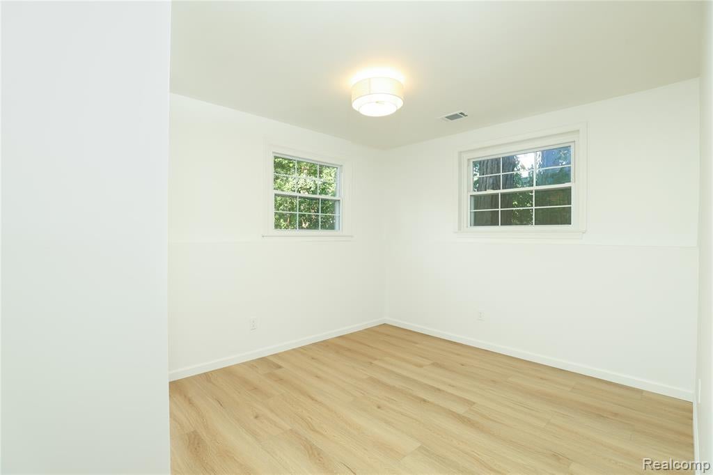 24095 Farmington Road Farmington, MI 48336 - Photo 34 of 51 Gallery Image 34