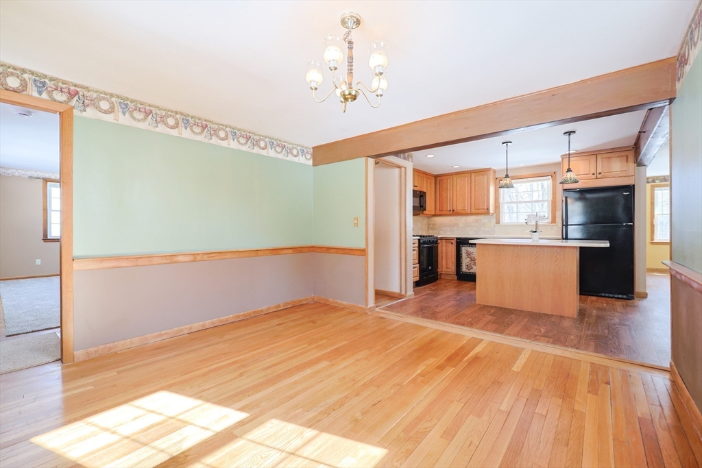 53 Robin Road Westborough, MA 01581 - Photo 8 of 36 Gallery Image 8