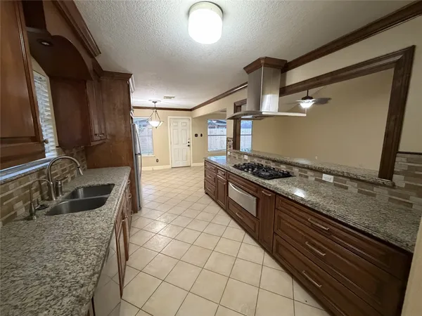 $2,200 | 7811 Fall Glen Drive, Houston, TX 77040