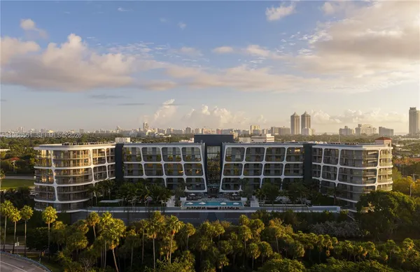 $7,000 | 3900 Alton Road, Unit 205, Miami Beach, FL 33140