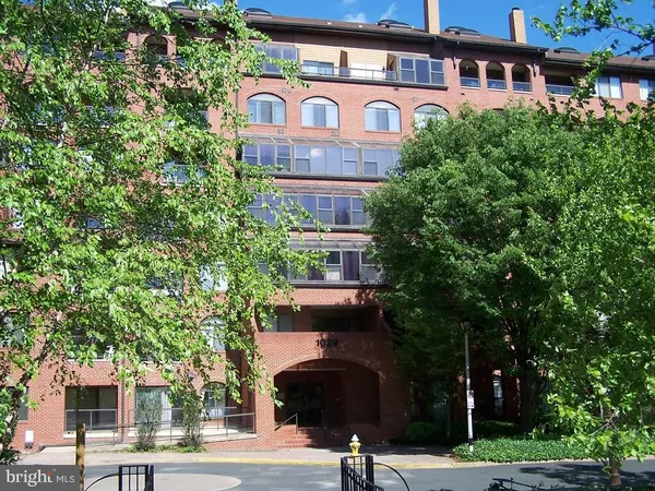 $3,110 | 1029 North Stuart Street, Unit 405, Arlington, VA 22201