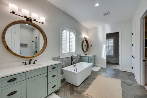 a en suite bathroom with a double vanity sink and a mirror