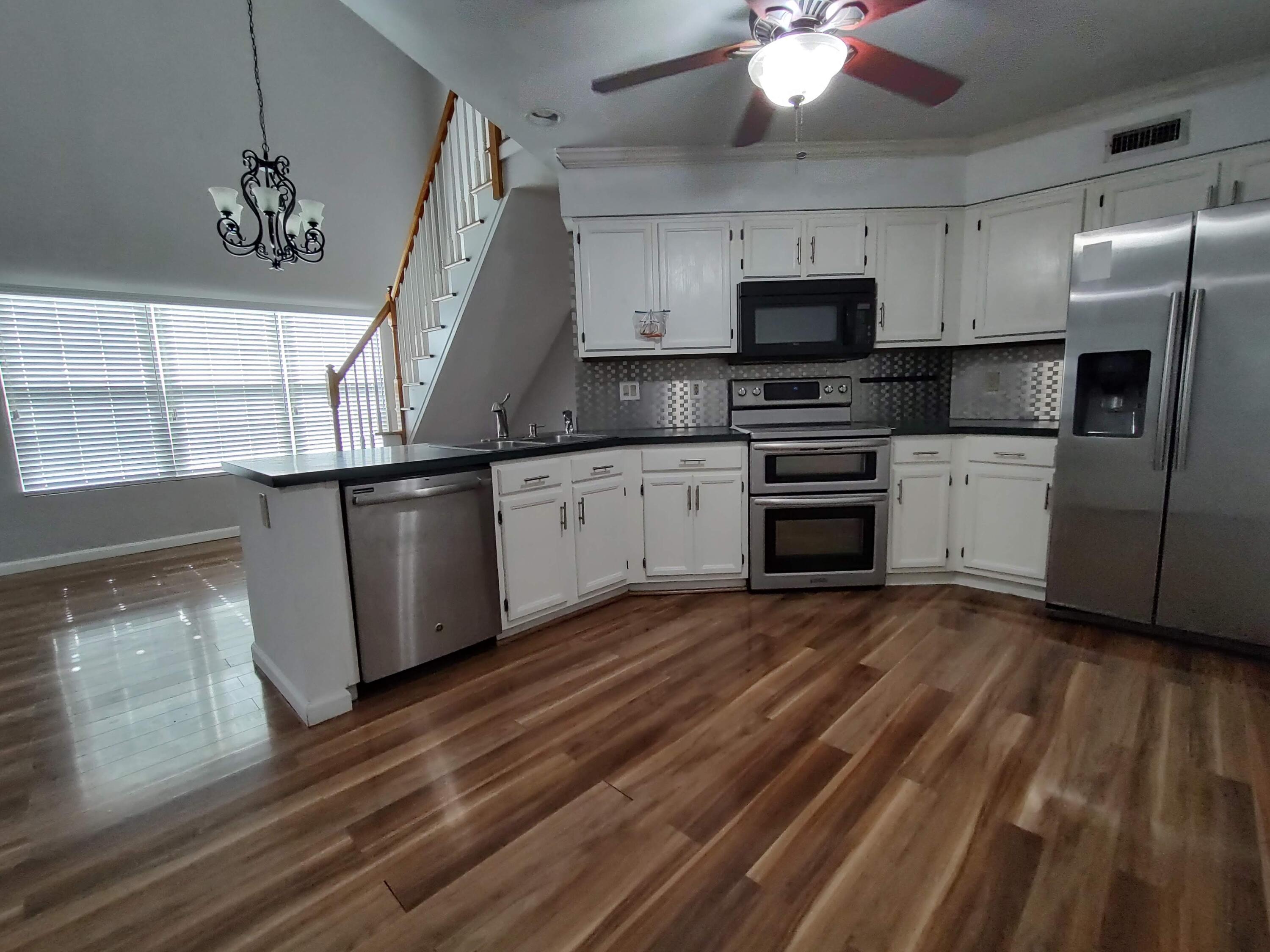 524 Laurel Ridge Road North Charleston, SC 29418 - Photo 5 of 27 Kitchen