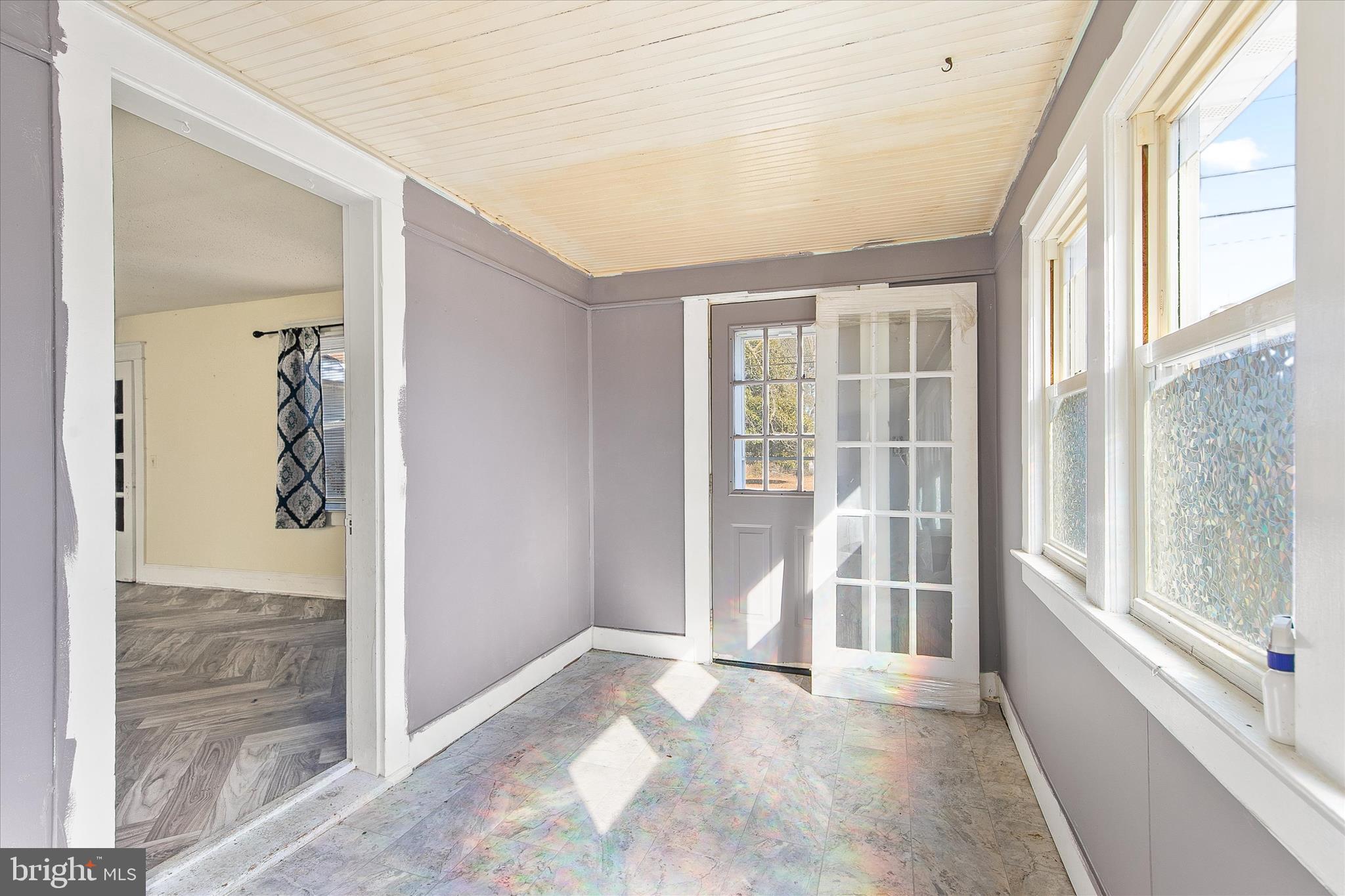 5 Cemetery Road Selbyville, DE 19975 - Photo 11 of 38 Sunroom