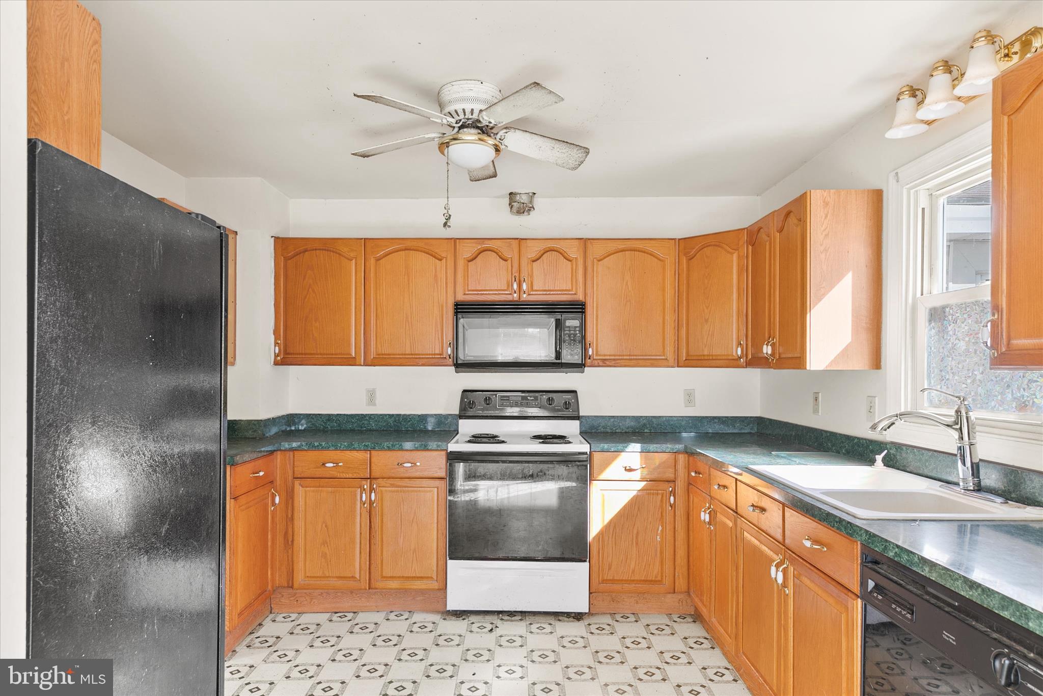 5 Cemetery Road Selbyville, DE 19975 - Photo 16 of 38 Kitchen