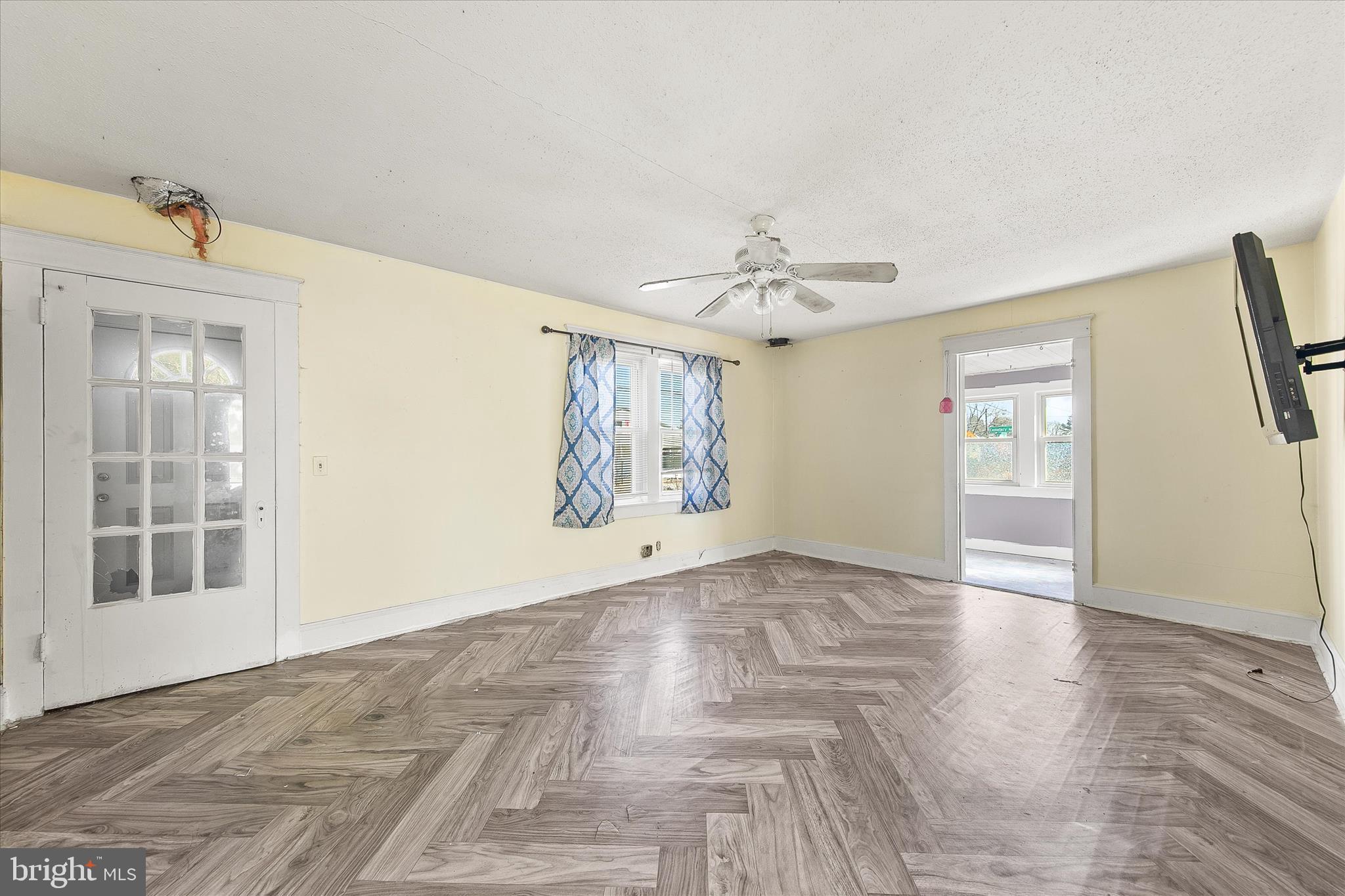 5 Cemetery Road Selbyville, DE 19975 - Photo 6 of 38 Living Room