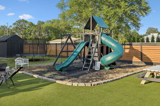 a picture of a wall with a white wall