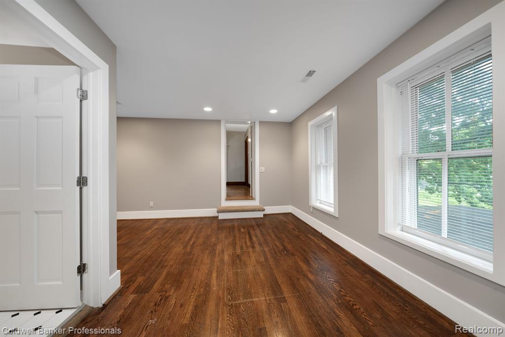 3590 Orchard Lake Road West Bloomfield, MI 48324 - Photo 31 of 34