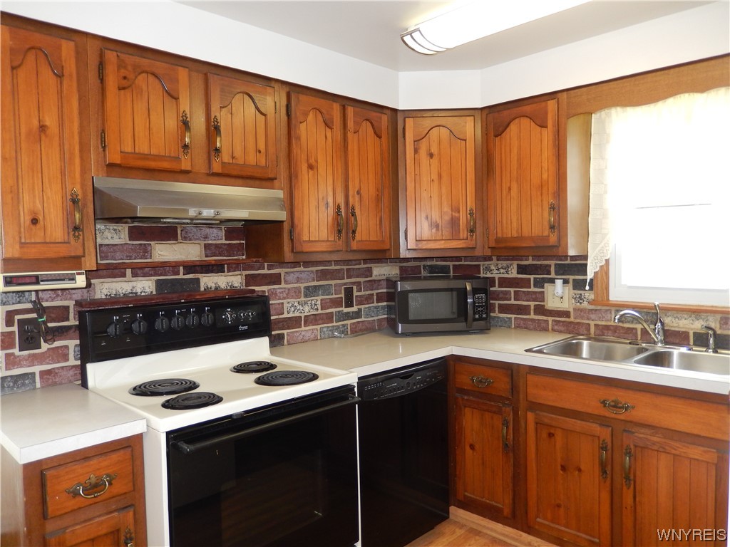 24 Isabelle Road Cheektowaga, NY 14225 - Photo 5 of 16 Kitchen Appliances included!