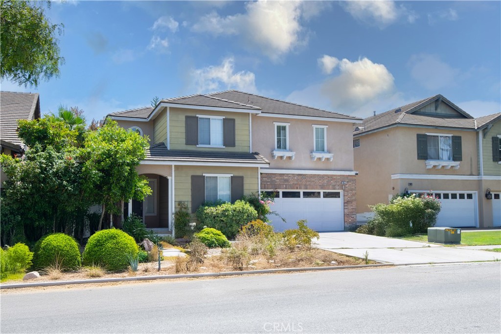 1652 Tiesa Lane Oxnard, CA 93030 - Photo 5 of 9 a front view of a house with a garden and plants
