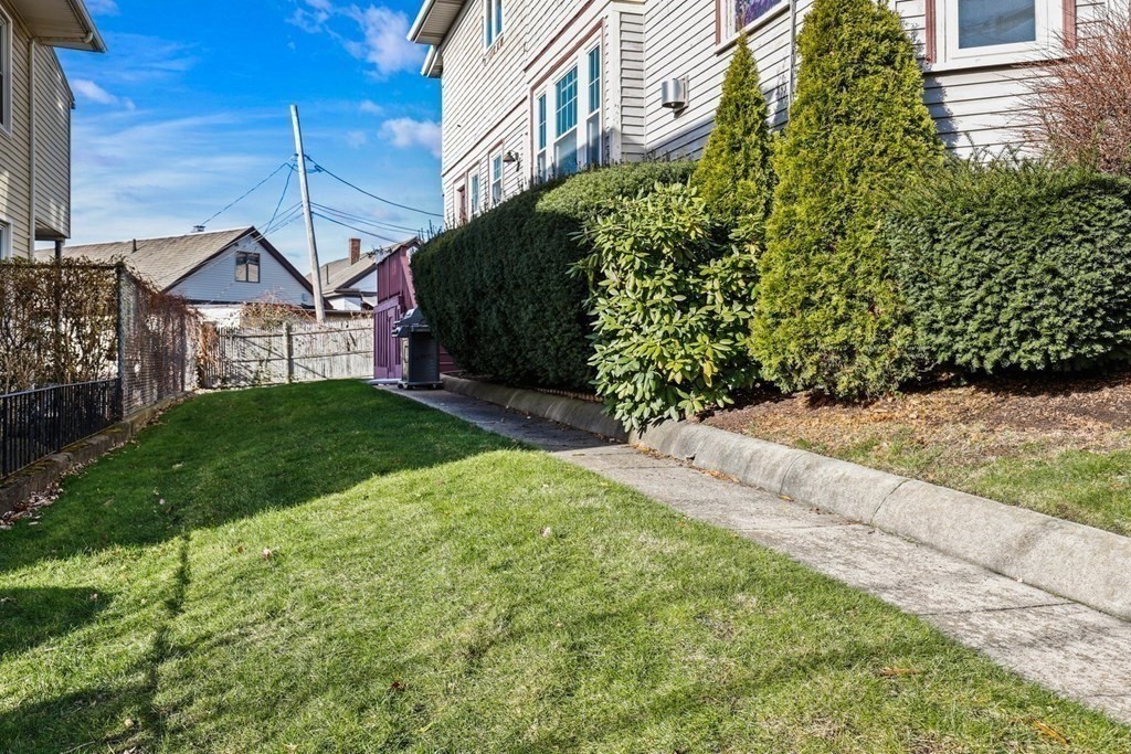 51 Wellington Road, Unit 3 Medford, MA 02155 - Photo 4 of 38