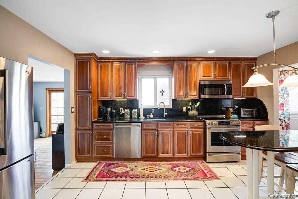 254 Haypath Road Old Bethpage, NY 11804 - Photo 3 of 11