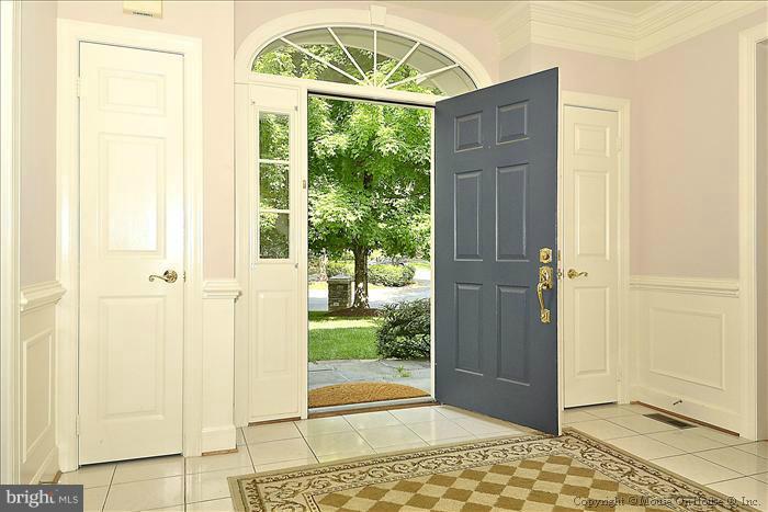 10001 Meyer Point Terrace Potomac, MD 20854 - Photo 14 of 24 Grand foyer