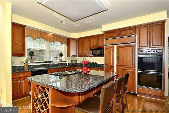 10001 Meyer Point Terrace Potomac, MD 20854 - Photo 16 of 24 Kitchen