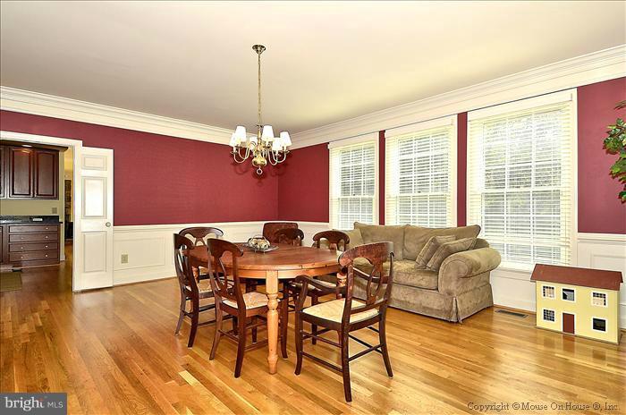 10001 Meyer Point Terrace Potomac, MD 20854 - Photo 20 of 24 Dining Room