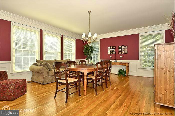 10001 Meyer Point Terrace Potomac, MD 20854 - Photo 10 of 24 Dining Room