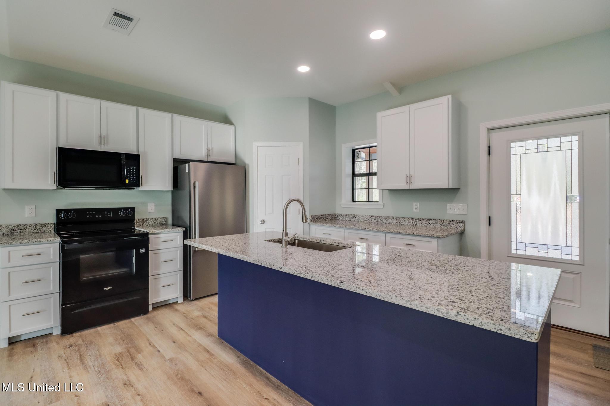 92 Daniels Way Saucier, MS 39574 - Photo 3 of 22 IMG_9646