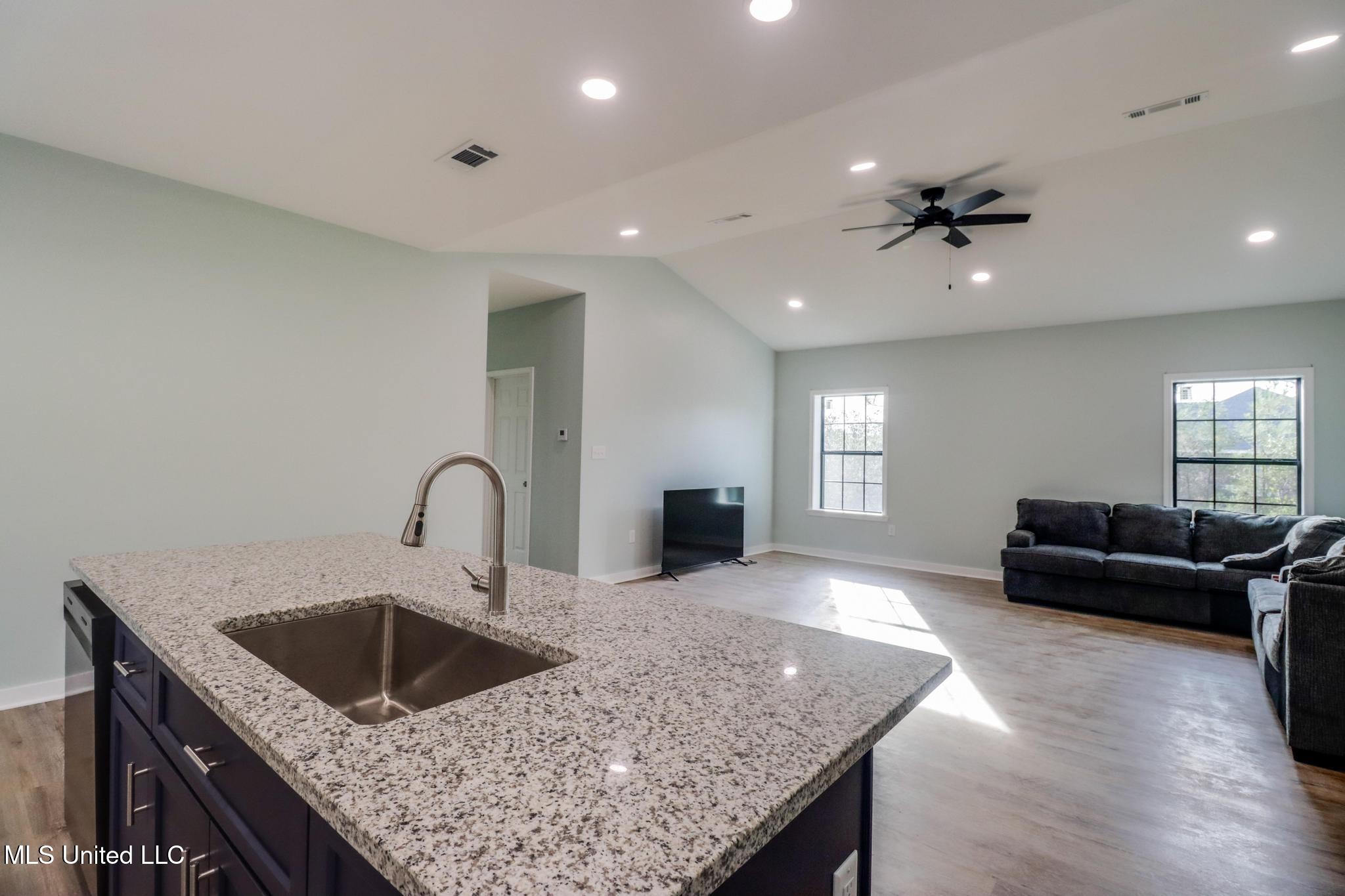 92 Daniels Way Saucier, MS 39574 - Photo 6 of 22 IMG_9655