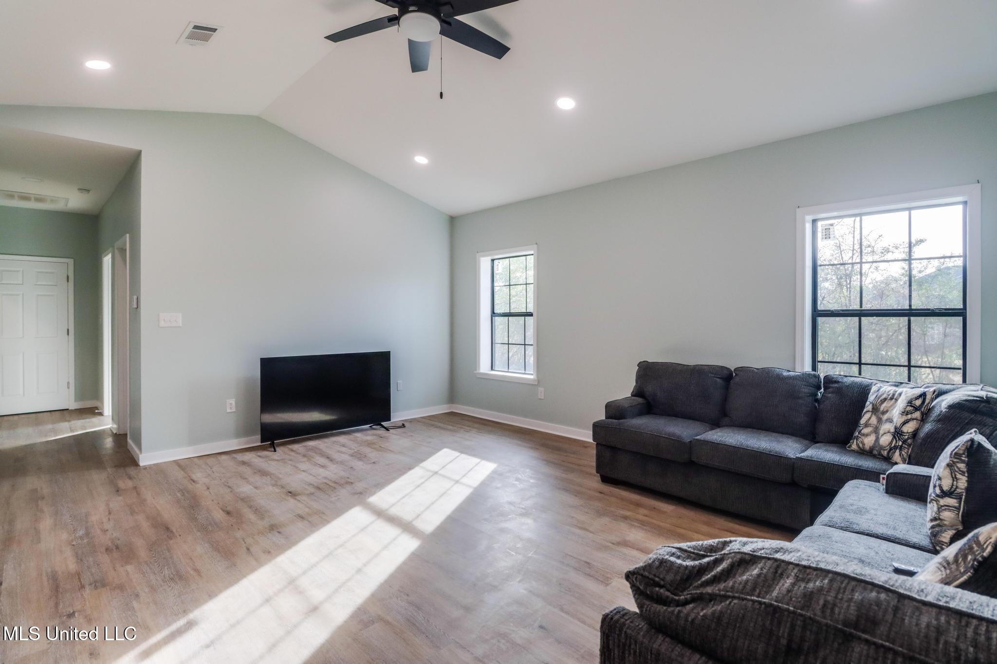 92 Daniels Way Saucier, MS 39574 - Photo 8 of 22 IMG_9658