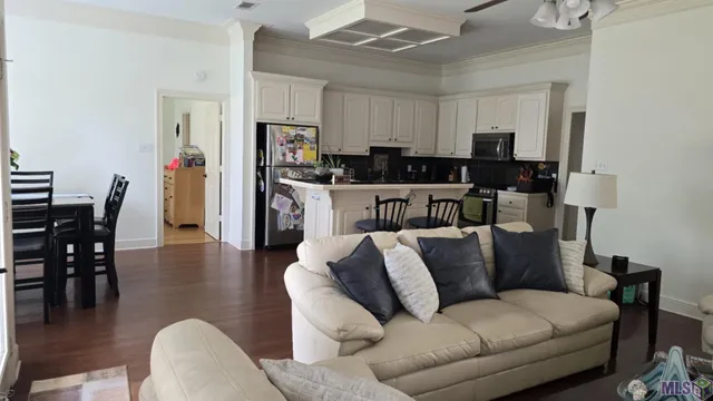 $2,400 | 15115 Garden Park Avenue, Baton Rouge, LA 70817