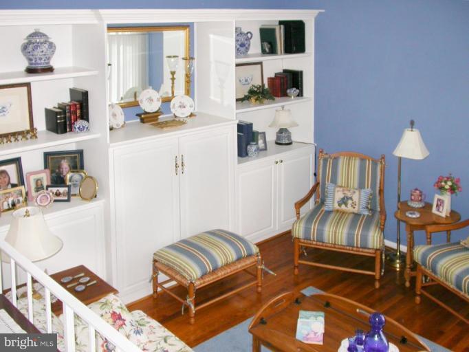 11720 Decade Court Reston, VA 20191 - Photo 2 of 25 BUILT INS!