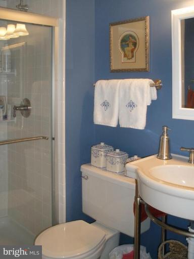 11720 Decade Court Reston, VA 20191 - Photo 20 of 25 Master Bath