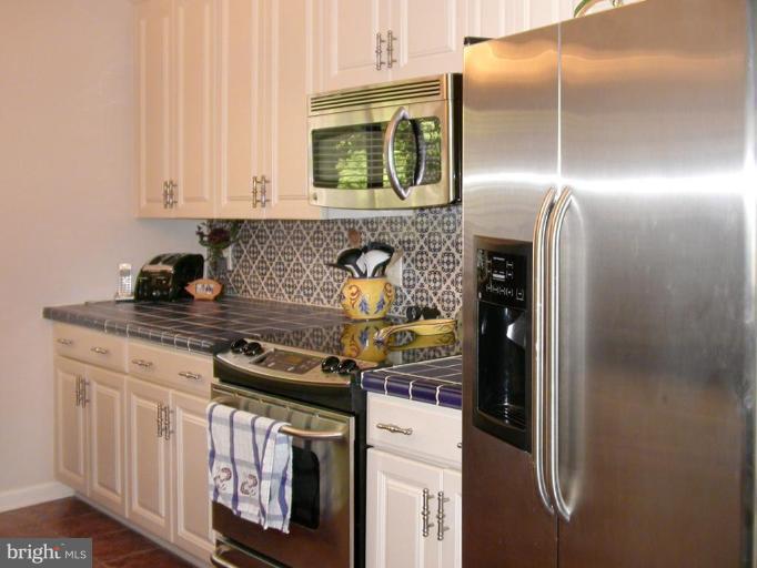 11720 Decade Court Reston, VA 20191 - Photo 5 of 25 ITALIAN TILE COUNTERS!