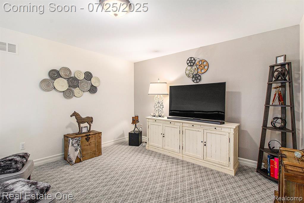 636 Mountain Circle Rochester Hills, MI 48306 - Photo 11 of 23