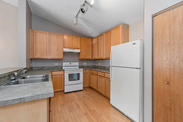 $1,550 | 219 Silverstone Drive, Unit 219, Carpentersville, IL 60110