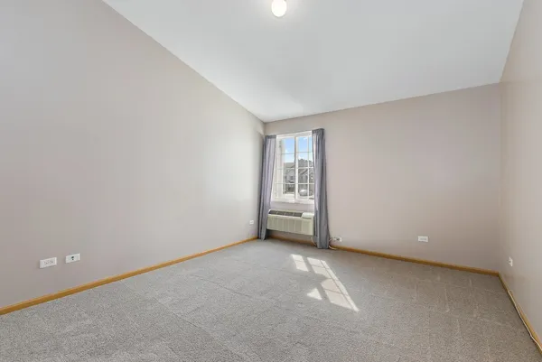 $1,550 | 219 Silverstone Drive, Unit 219, Carpentersville, IL 60110