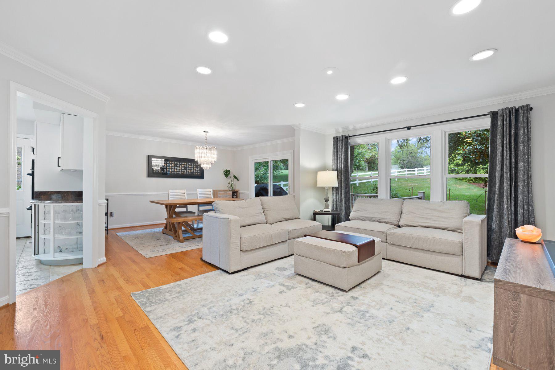 16 Kalten Road Westminster, MD 21158 - Photo 5 of 39 Living Room