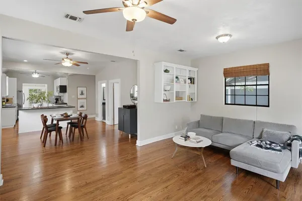 $420,000 | 1909 6th Avenue, Fort Worth, TX 76110
