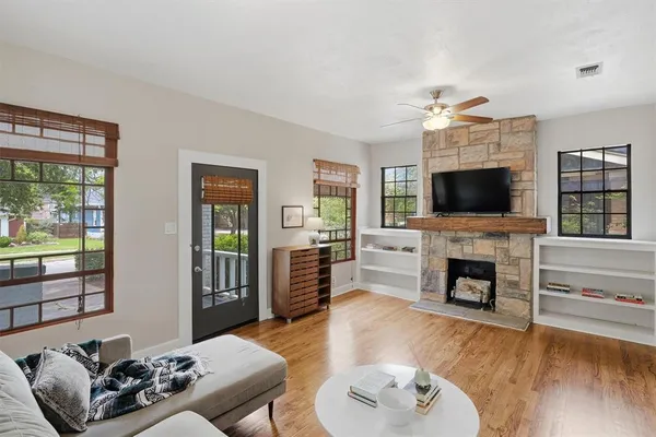 $420,000 | 1909 6th Avenue, Fort Worth, TX 76110