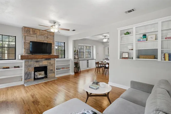 $420,000 | 1909 6th Avenue, Fort Worth, TX 76110