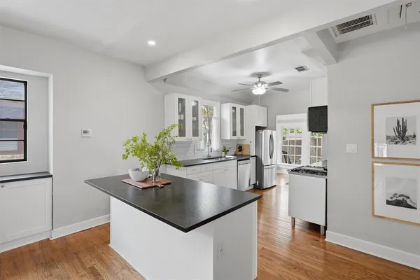 $420,000 | 1909 6th Avenue, Fort Worth, TX 76110