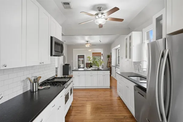 $420,000 | 1909 6th Avenue, Fort Worth, TX 76110