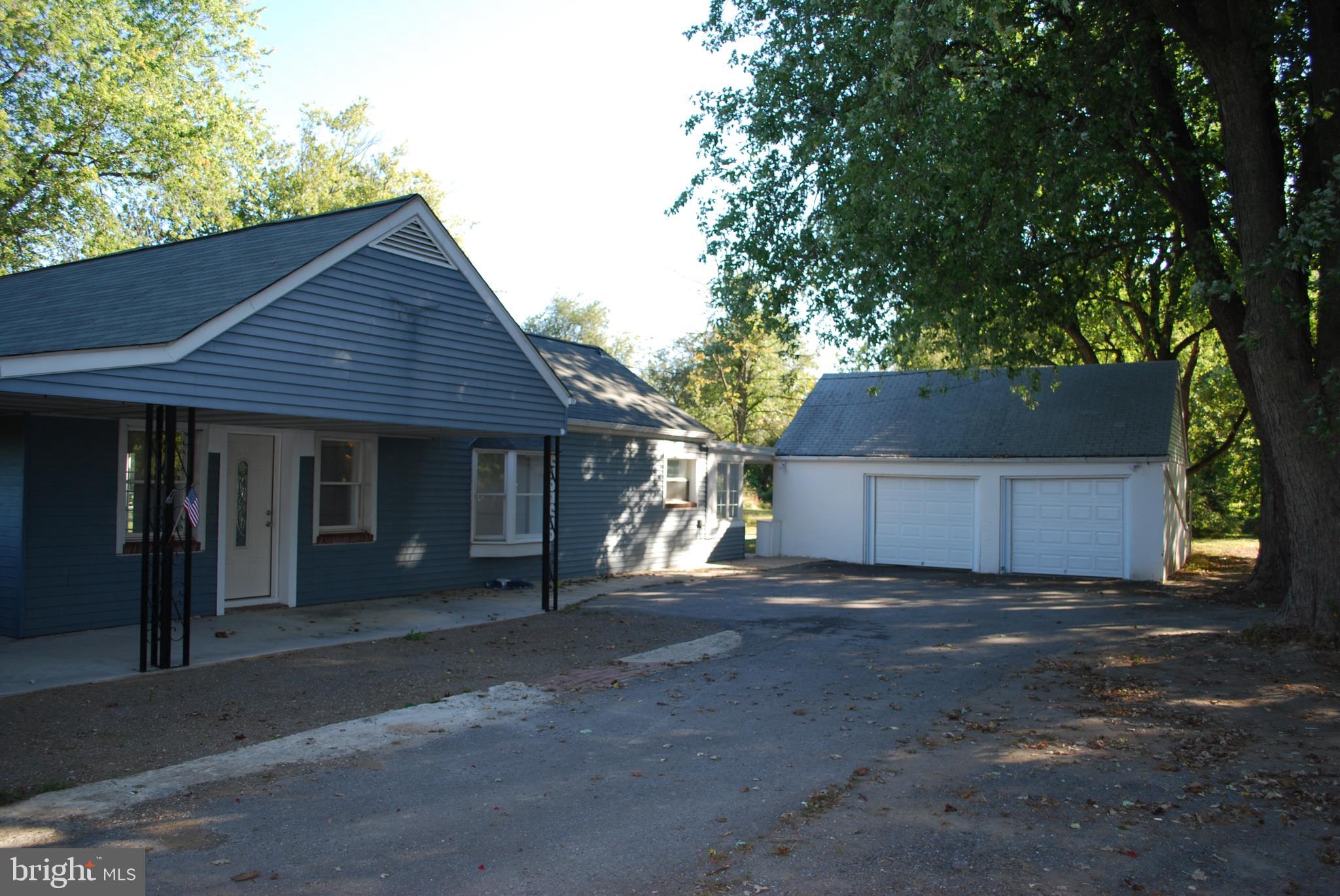 15719 Old Hanover Road Upperco, MD 21155 - Photo 4 of 34 Side of house and 2 car garage with workshop area.