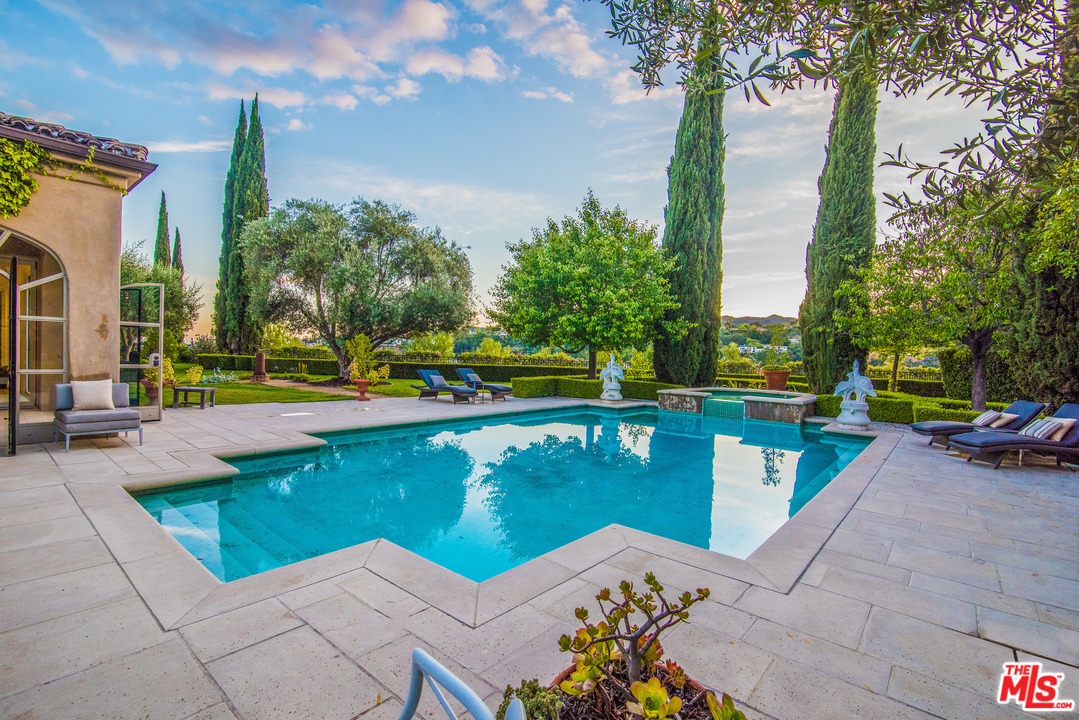 12833 Chalon Road Los Angeles, CA 90049 - Photo 13 of 22