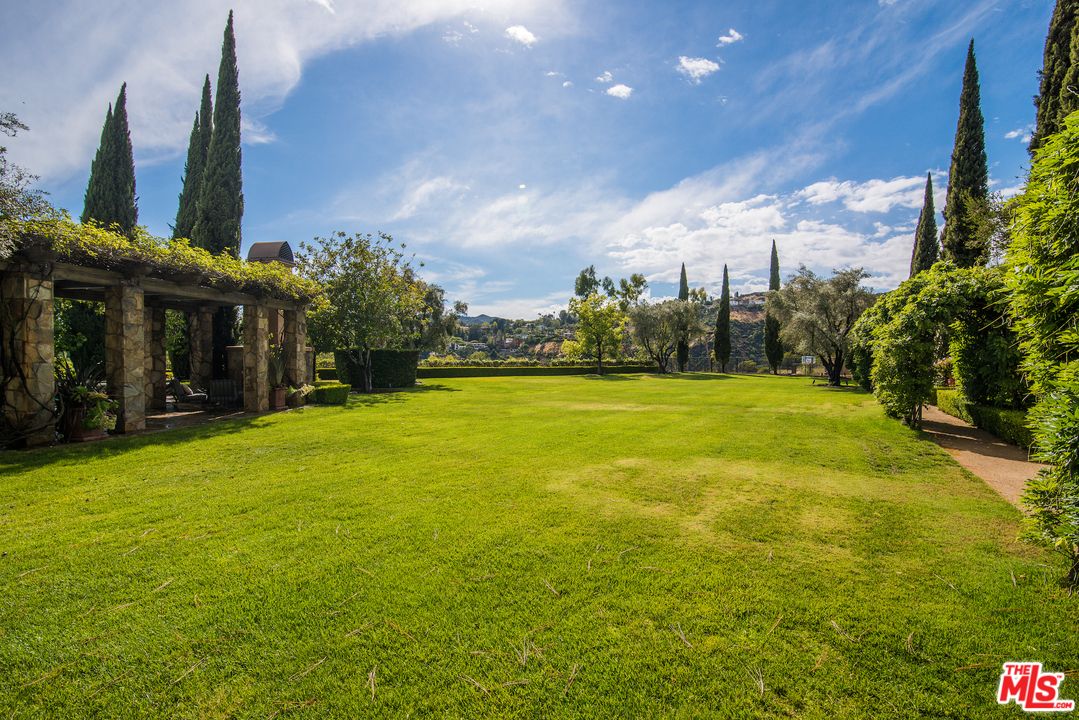 12833 Chalon Road Los Angeles, CA 90049 - Photo 21 of 22