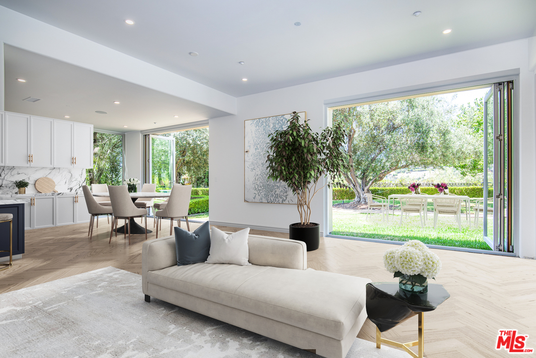 12833 Chalon Road Los Angeles, CA 90049 - Photo 8 of 22