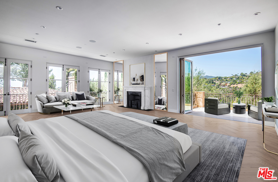 12833 Chalon Road Los Angeles, CA 90049 - Photo 9 of 22