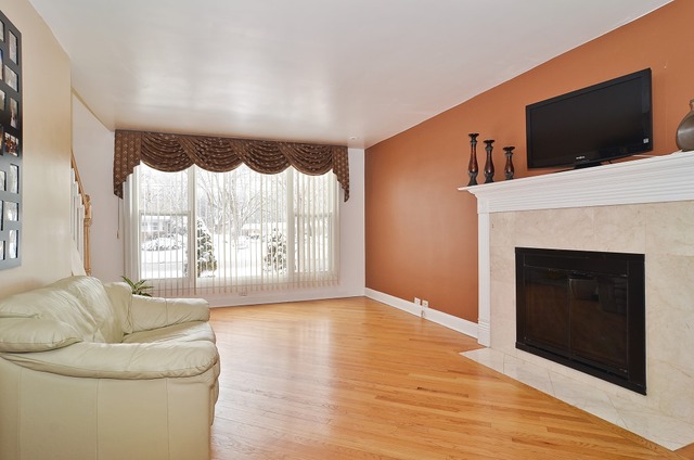 8606 East Prairie Road Skokie, IL 60076 - Photo 3 of 14