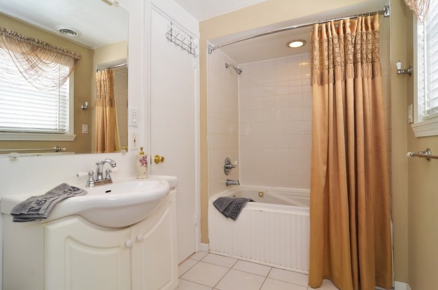 8606 East Prairie Road Skokie, IL 60076 - Photo 8 of 14