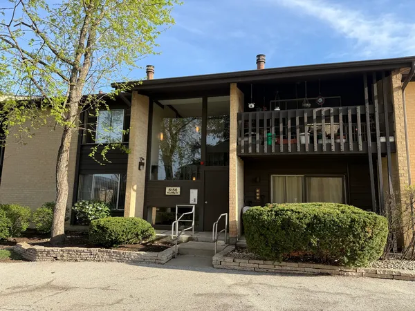 $1,900 | 6156 Knoll Way Drive, Unit 36103, Willowbrook, IL 60527