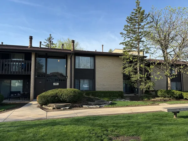 $1,900 | 6156 Knoll Way Drive, Unit 36103, Willowbrook, IL 60527