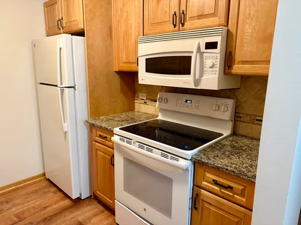 $1,900 | 6156 Knoll Way Drive, Unit 36103, Willowbrook, IL 60527