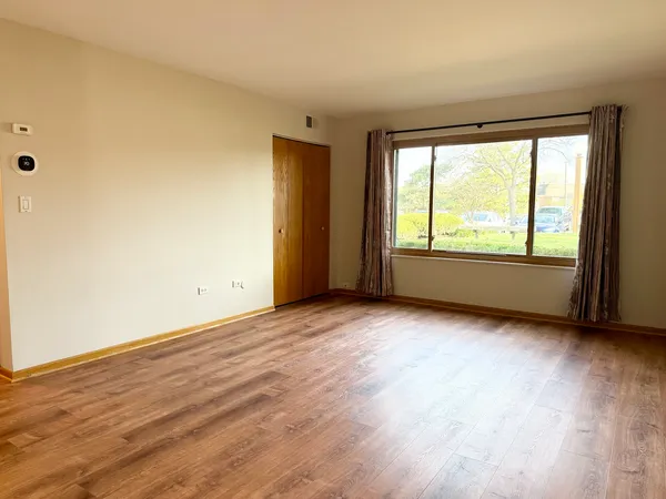 $1,900 | 6156 Knoll Way Drive, Unit 36103, Willowbrook, IL 60527