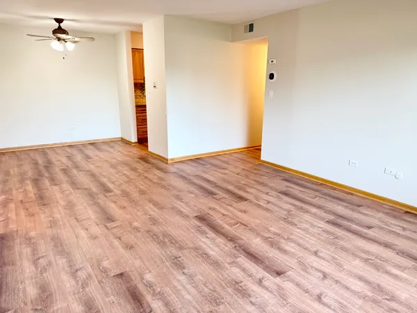 $1,900 | 6156 Knoll Way Drive, Unit 36103, Willowbrook, IL 60527