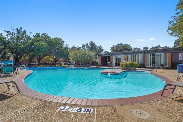 $210,000 | 536 E Avenue, Unit A, Grand Prairie, TX 75050
