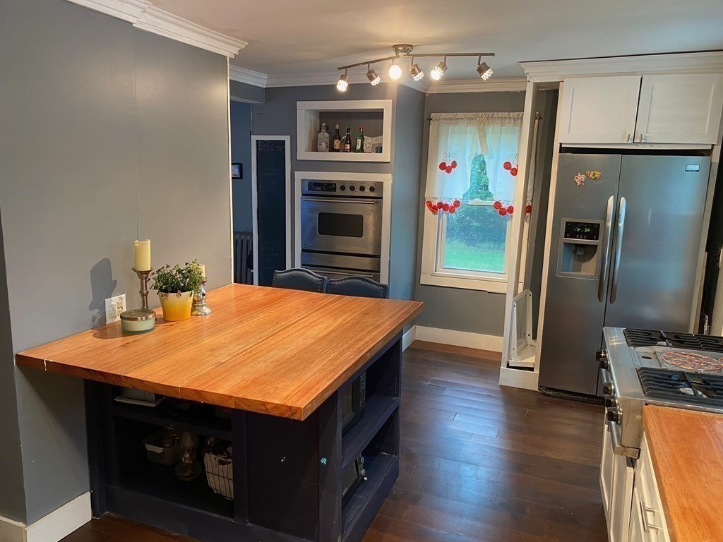 654 Newbury Street Springfield, MA 01104 - Photo 12 of 31 Gallery Image 12